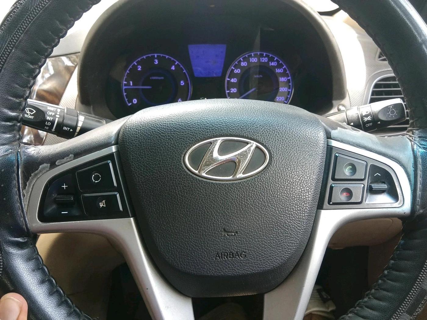 2011 Hyundai Verna FLUIDIC 1.6 CRDI SX OPT, Diesel, Manual, 1,06,119 km, interior