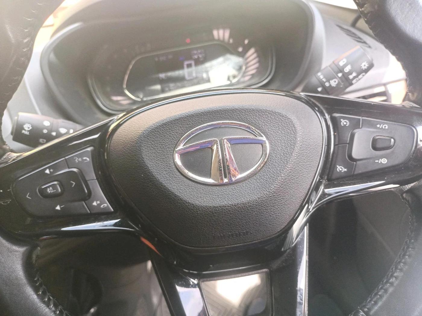 2022 Tata NEXON XZA PLUS (PREMIUM) KAZIRANGA PETROL, CNG, Automatic, 26,792 km, interior