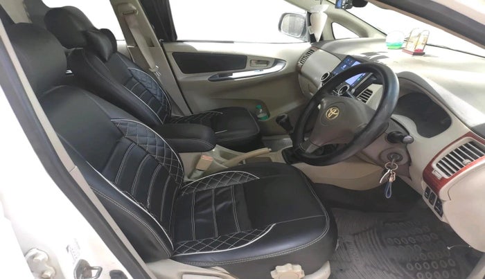 2010 Toyota Innova 2.5 G4 8 STR, Diesel, Manual, 1,43,661 km, interior