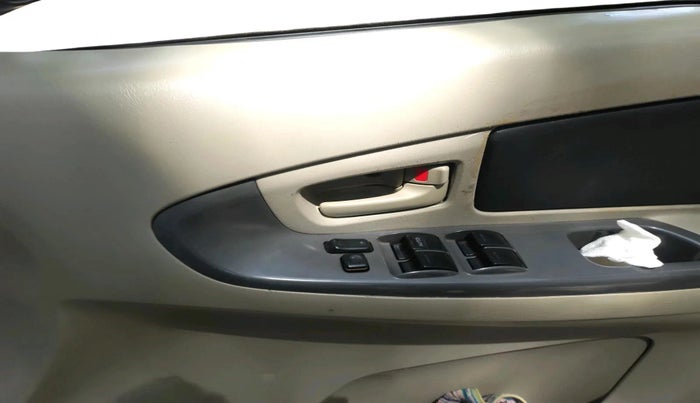 2010 Toyota Innova 2.5 G4 8 STR, Diesel, Manual, 1,43,661 km, interior