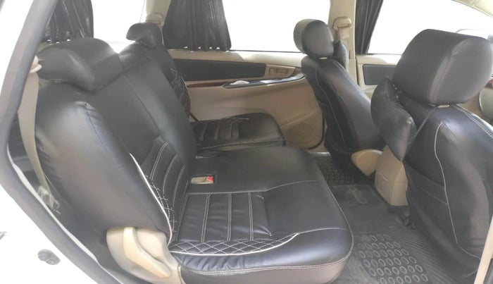 2010 Toyota Innova 2.5 G4 8 STR, Diesel, Manual, 1,43,661 km, interior