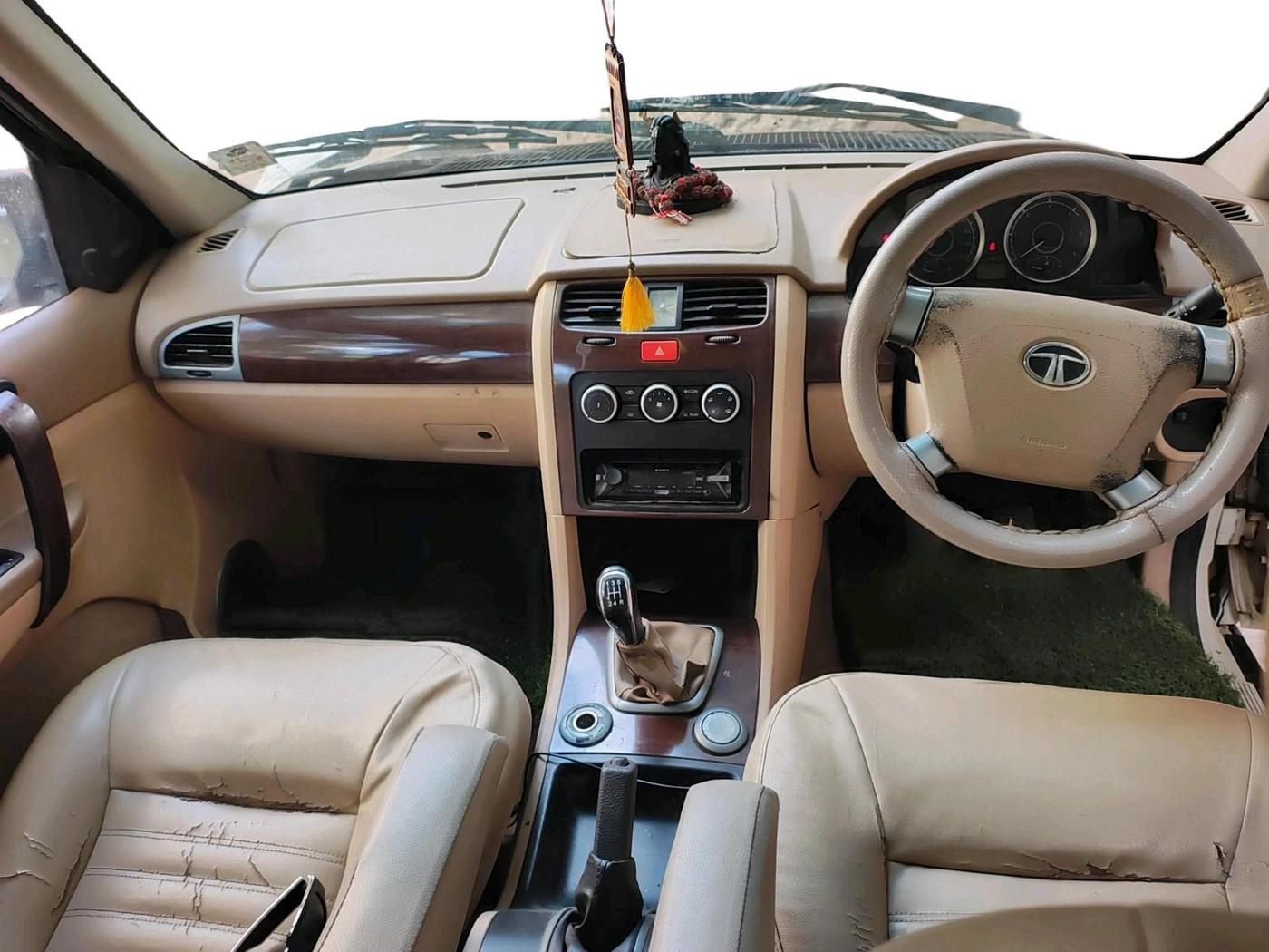 2013 Tata Safari Storme 2.2 VX 4X2, Diesel, Manual, 1,22,524 km, interior
