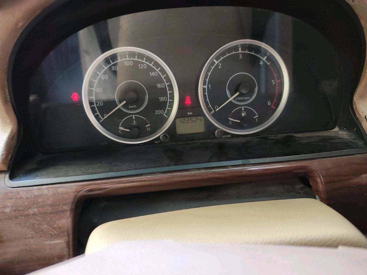 2013 Tata Safari Storme 2.2 VX 4X2, Diesel, Manual, 1,22,524 km, interior
