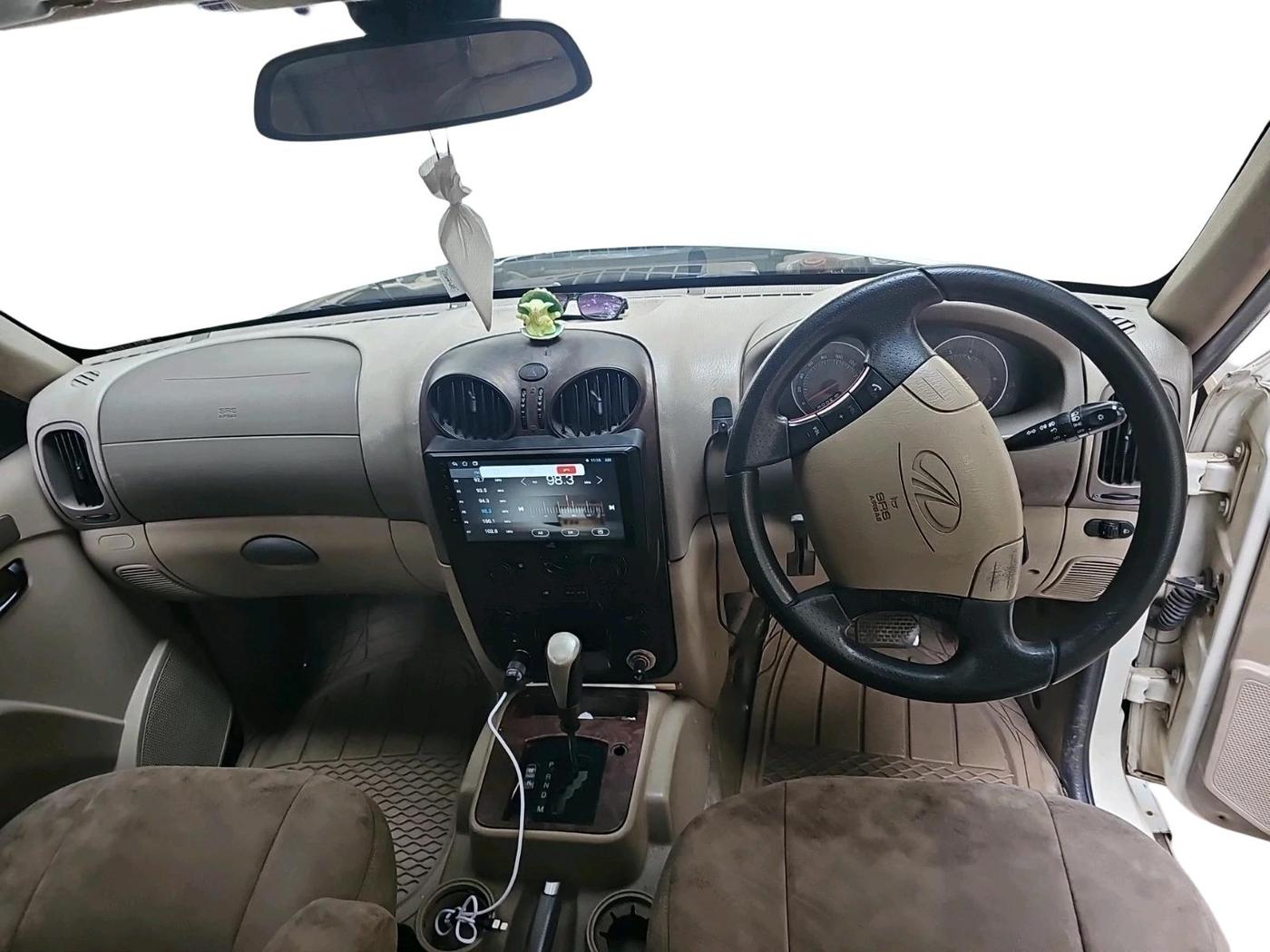 2011 Mahindra Scorpio VLX 4WD AT BS-III, Diesel, Automatic, 1,34,849 km, interior