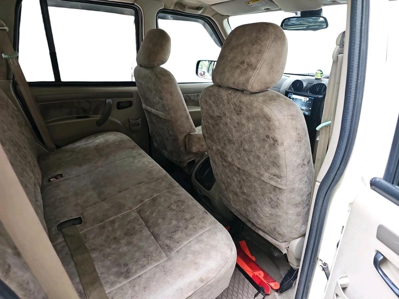2011 Mahindra Scorpio VLX 4WD AT BS-III, Diesel, Automatic, 1,34,849 km, interior
