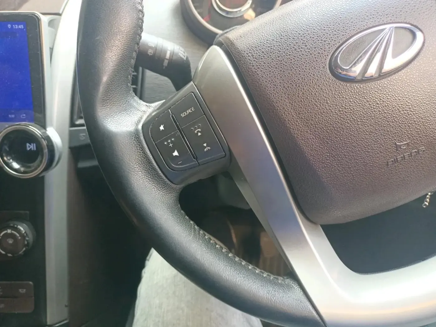 2012 Mahindra XUV500 W8 AWD, Diesel, Manual, 67,355 km, interior