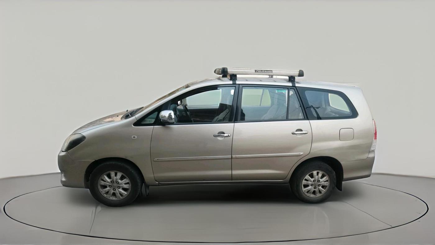 2009 Toyota Innova V 2.5 7 STR, Diesel, Manual, 2,27,043 km, exterior