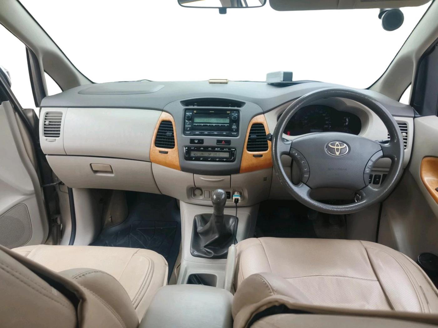 2009 Toyota Innova V 2.5 7 STR, Diesel, Manual, 2,27,043 km, interior