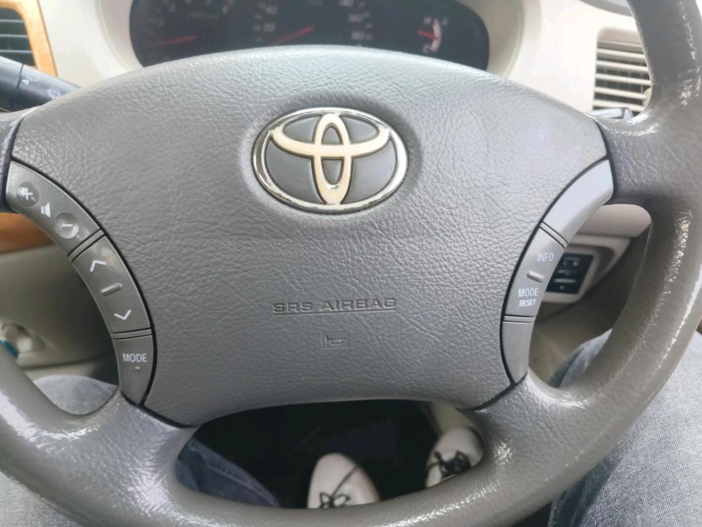 2009 Toyota Innova V 2.5 7 STR, Diesel, Manual, 2,27,043 km, interior
