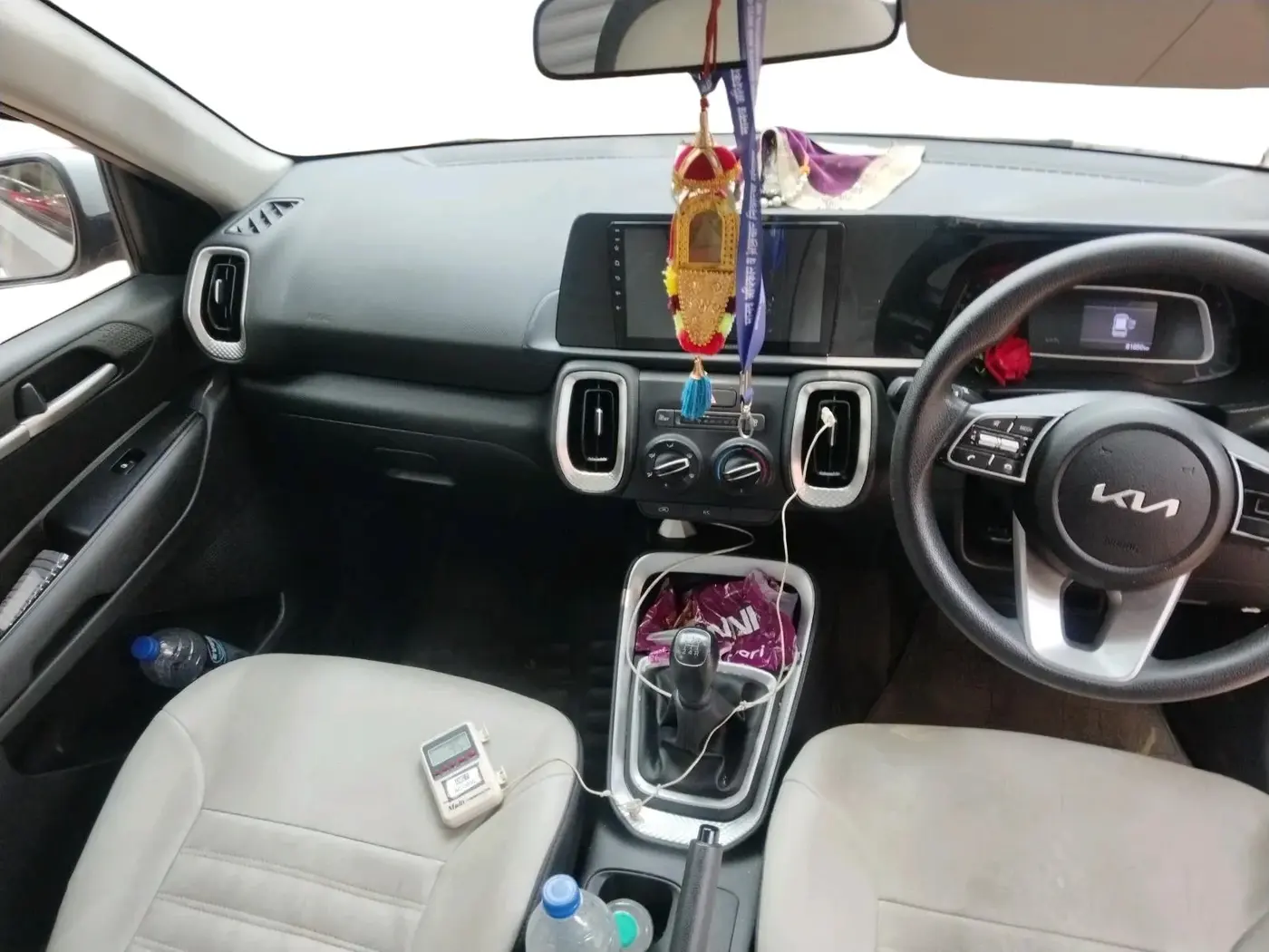 2023 KIA SONET HTK 1.2, Petrol, Manual, 81,650 km, interior