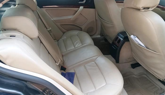 2010 Skoda Laura AMBIENTE 1.9 TDI MT, Diesel, Manual, 1,58,570 km, interior