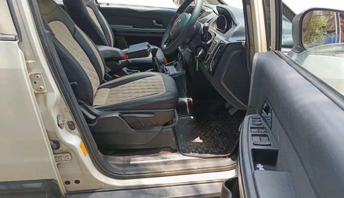 2019 Tata Hexa XE 4X2 7 STR, Diesel, Manual, 92,756 km, interior
