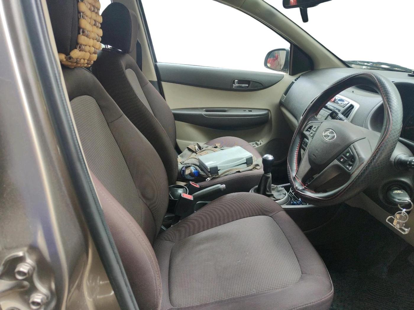 2013 Hyundai i20 SPORTZ 1.2, Petrol, Manual, 24,079 km, interior