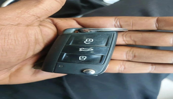 2022 Volkswagen VIRTUS TOPLINE TSI 1.0 MT, Petrol, Manual, 54,000 km, interior