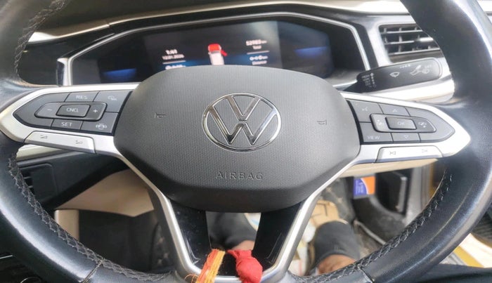 2022 Volkswagen VIRTUS TOPLINE TSI 1.0 MT, Petrol, Manual, 54,000 km, interior