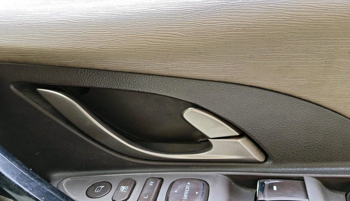 2012 Mahindra XUV500 W8, Diesel, Manual, 1,60,096 km, interior