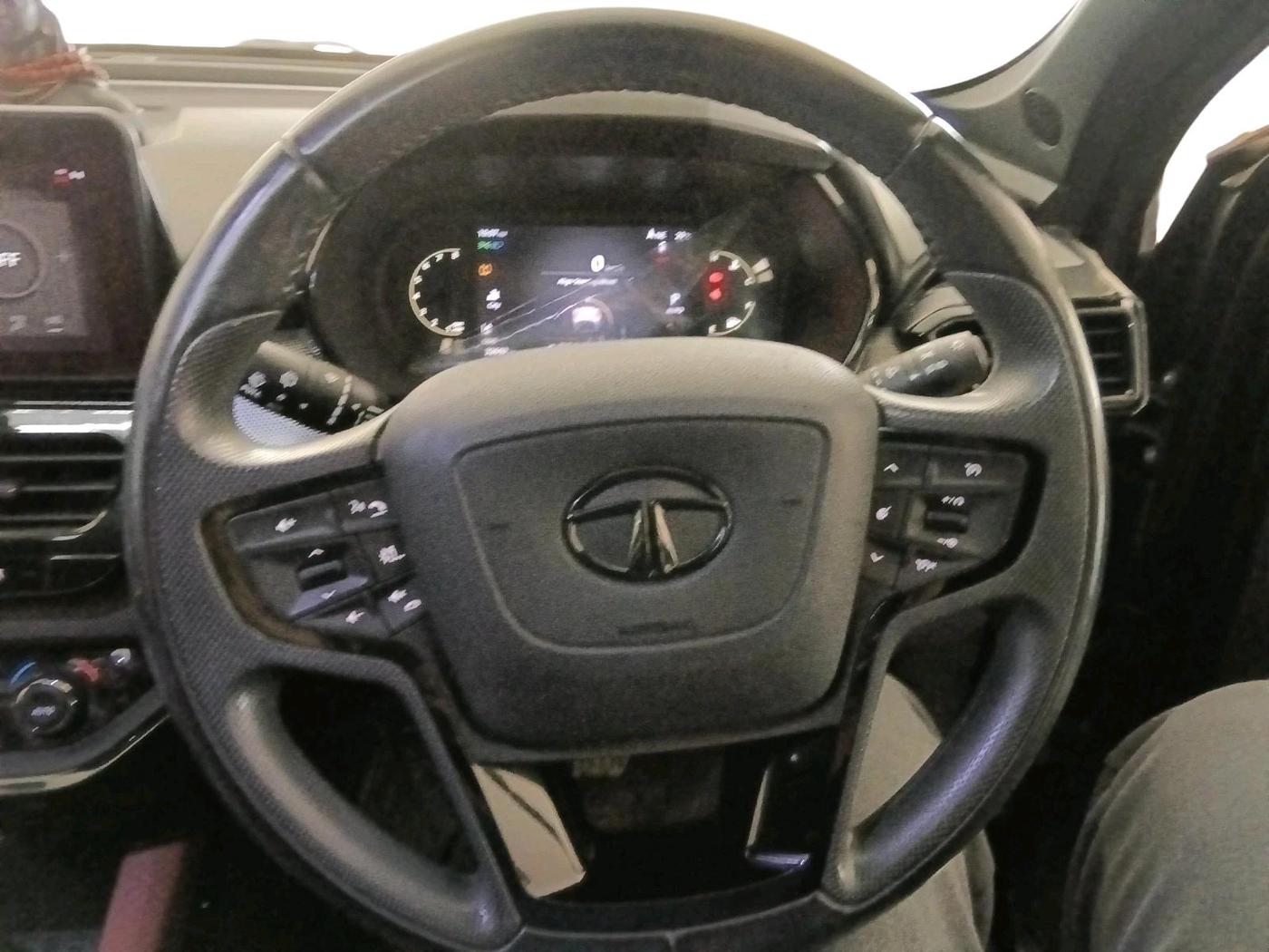 2023 Tata Safari XZA PLUS O RED DARK , Diesel, Automatic, 32,890 km, interior