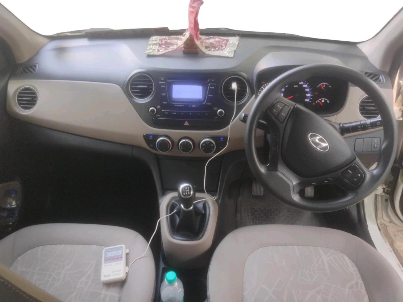 2014 Hyundai Xcent S (O) 1.2, Petrol, Manual, 31,656 km, interior