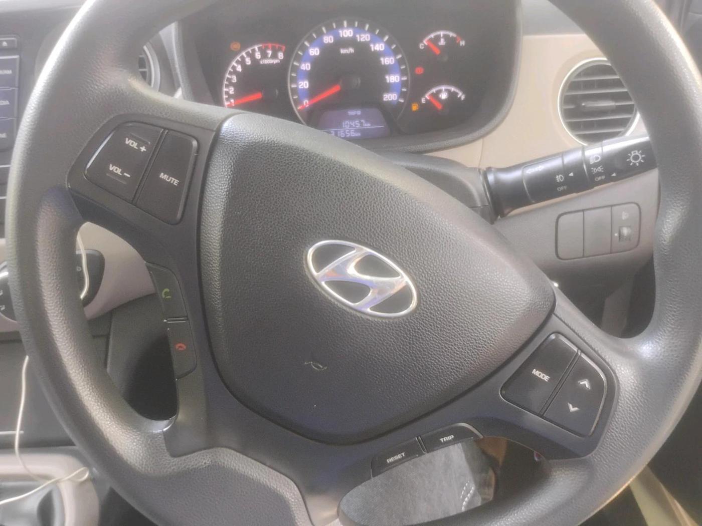 2014 Hyundai Xcent S (O) 1.2, Petrol, Manual, 31,656 km, interior