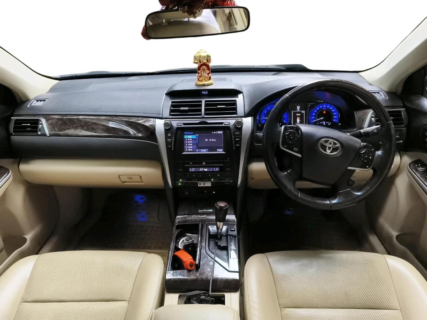 2015 Toyota Camry 2.5L AT, Petrol, Automatic, 77,872 km, interior
