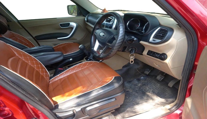 2018 Mahindra TUV300 T10, Diesel, Manual, 1,11,724 km, interior