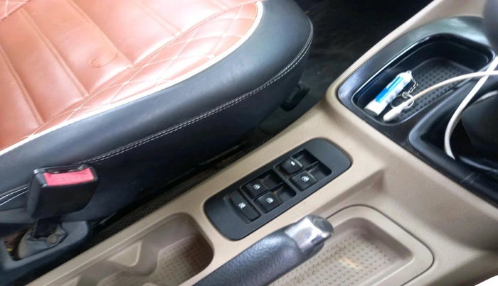 2018 Mahindra TUV300 T10, Diesel, Manual, 1,11,724 km, interior