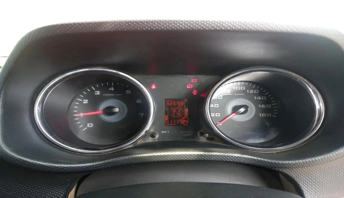 2018 Mahindra TUV300 T10, Diesel, Manual, 1,11,724 km, interior