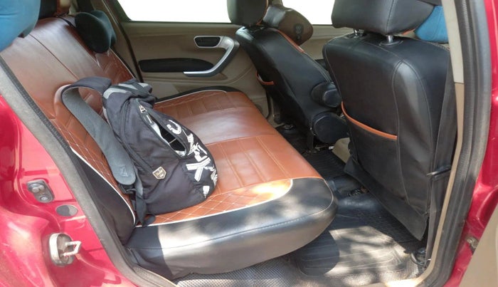 2018 Mahindra TUV300 T10, Diesel, Manual, 1,11,724 km, interior