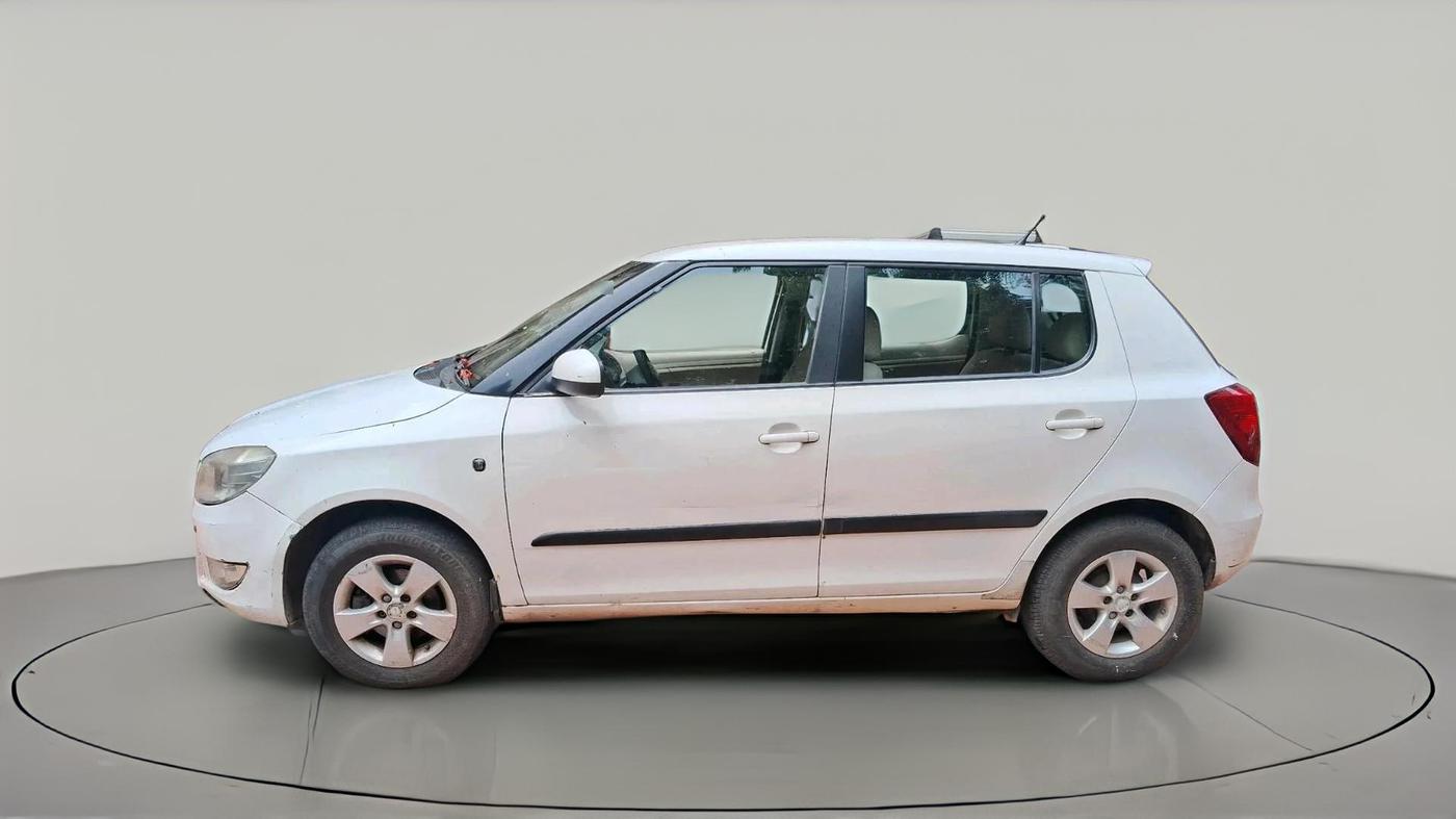 2011 Skoda Fabia ELEGANCE 1.2 MPI, Petrol, Manual, 1,25,825 km, exterior