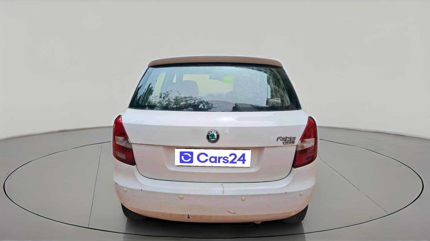 2011 Skoda Fabia ELEGANCE 1.2 MPI, Petrol, Manual, 1,25,825 km, exterior