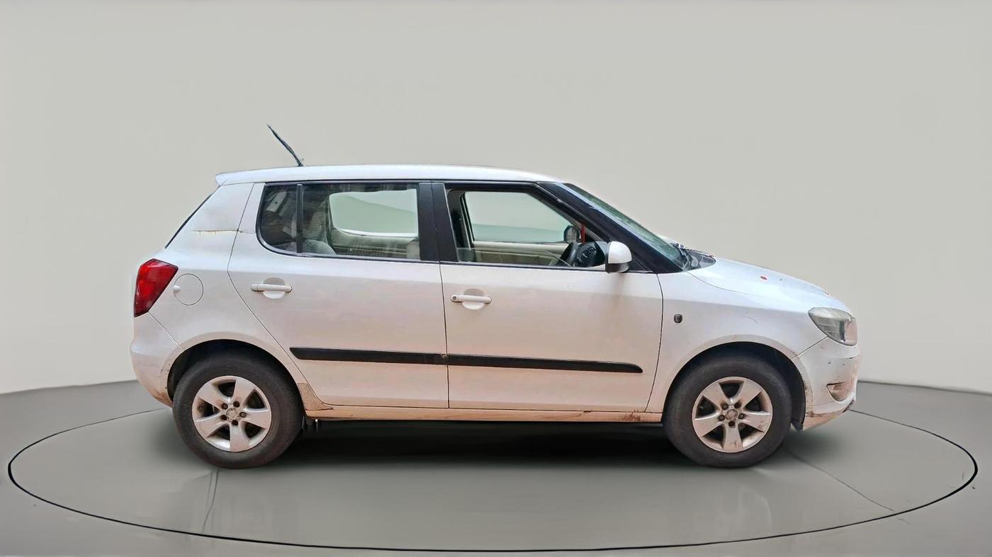 2011 Skoda Fabia ELEGANCE 1.2 MPI, Petrol, Manual, 1,25,825 km, exterior