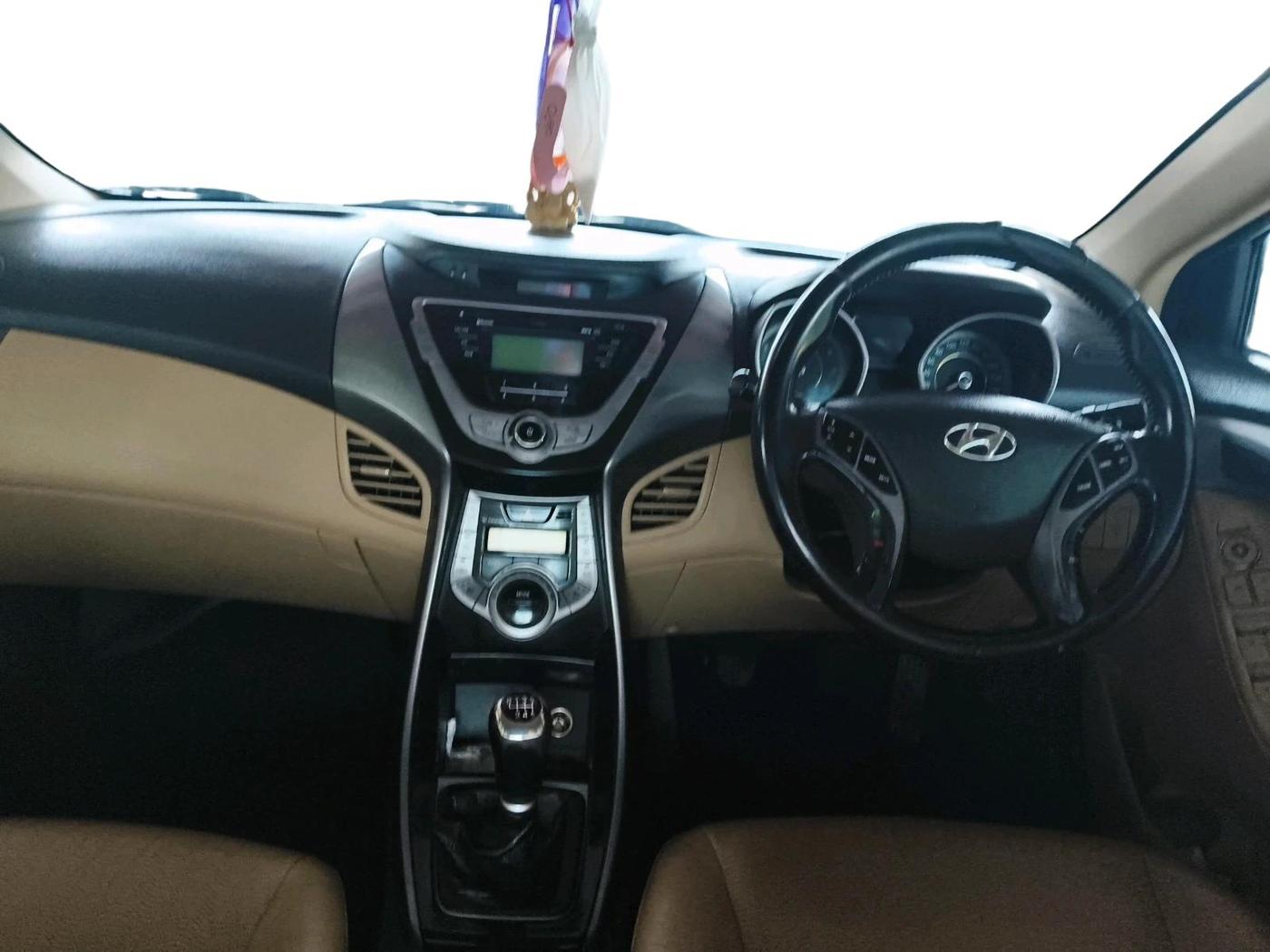 2013 Hyundai New Elantra 1.8 SX MT VTVT, Petrol, Manual, 1,50,000 km, interior