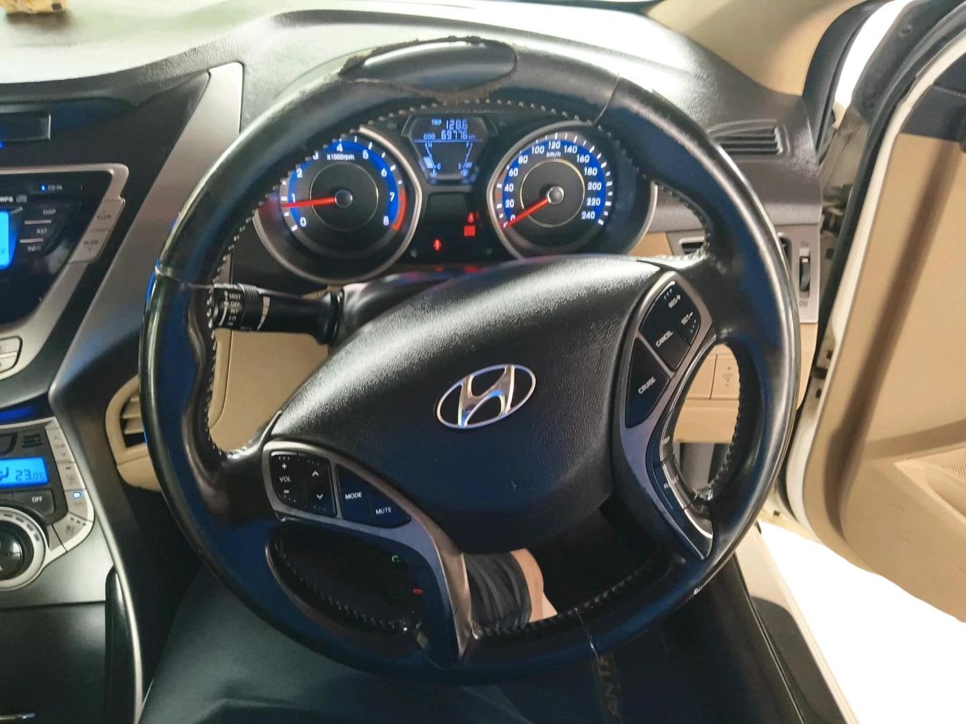 2013 Hyundai New Elantra 1.8 SX MT VTVT, Petrol, Manual, 1,50,000 km, interior