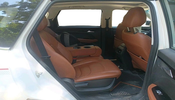 2022 MG HECTOR PLUS SHARP 1.5 PETROL TURBO HYBRID MT 6-STR, Petrol, Manual, 33,896 km, interior