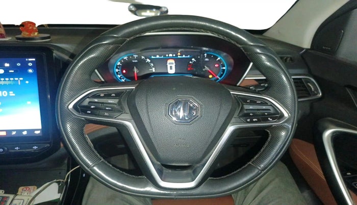 2022 MG HECTOR PLUS SHARP 1.5 PETROL TURBO HYBRID MT 6-STR, Petrol, Manual, 33,896 km, interior