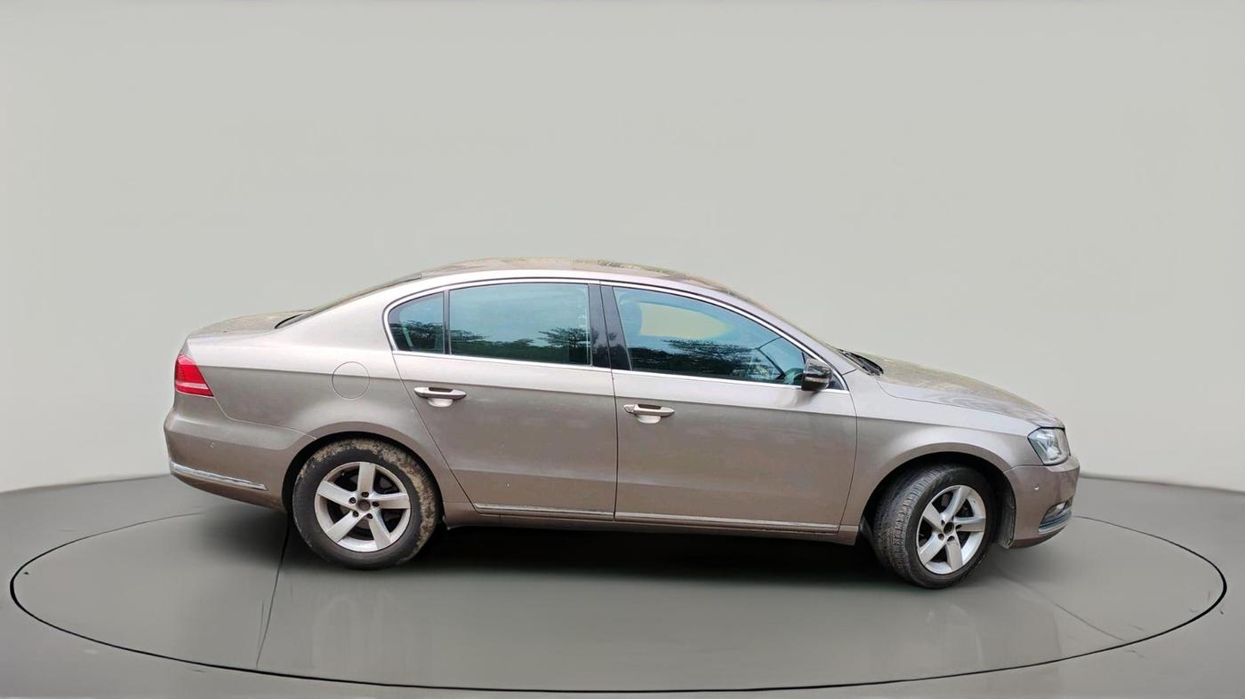 2011 Volkswagen Passat HIGHLINE DSG, Diesel, Automatic, 1,00,296 km, exterior