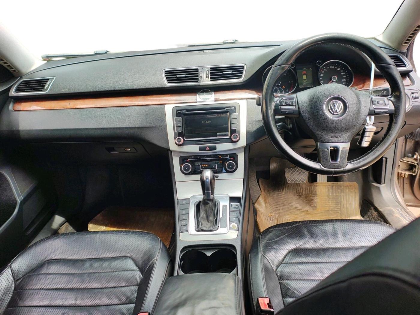 2011 Volkswagen Passat HIGHLINE DSG, Diesel, Automatic, 1,00,296 km, interior