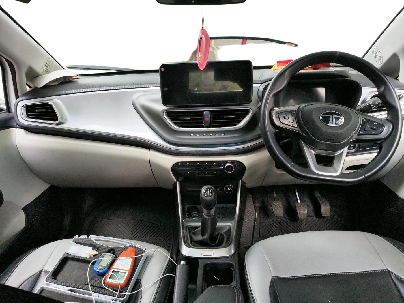 2024 Tata ALTROZ XZ Plus (S) Lux CNG , CNG, Manual, 19,057 km, interior