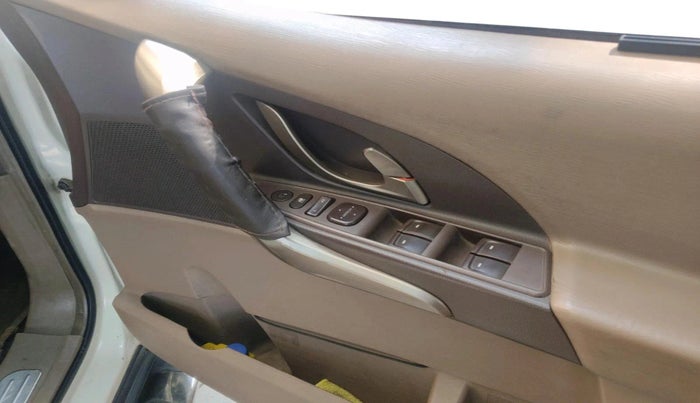 2014 Mahindra XUV500 W8, Diesel, Manual, 1,39,068 km, interior