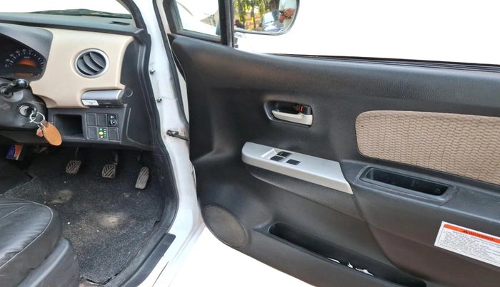 2017 Maruti Wagon R 1.0 LXI CNG, CNG, Manual, 1,62,607 km, interior