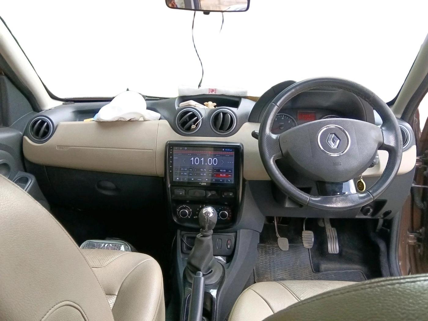 2013 Renault Duster 110 PS RXZ DIESEL, Diesel, Manual, 1,25,916 km, interior