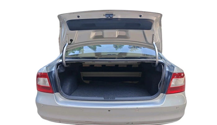 2014 Skoda Rapid AMBITION 1.6 MPI MT PLUS, Petrol, Manual, 15,112 km, exterior