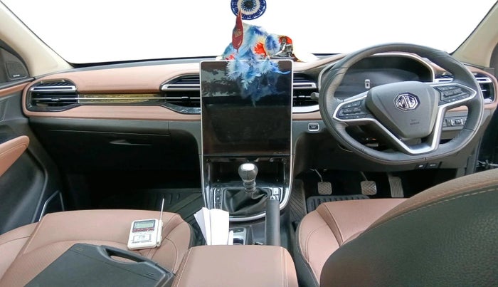 2024 MG HECTOR PLUS SHARP PRO 1.5 TURBO MT 7 STR, Petrol, Manual, 11,216 km, interior