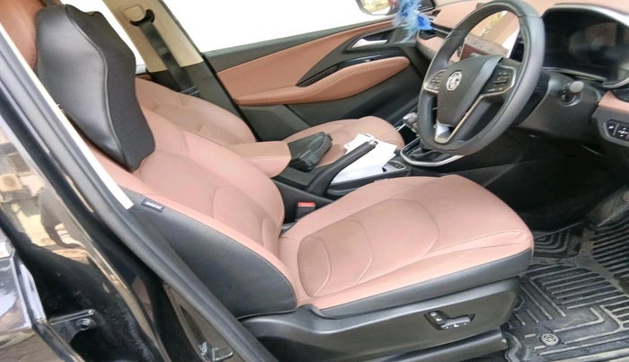 2024 MG HECTOR PLUS SHARP PRO 1.5 TURBO MT 7 STR, Petrol, Manual, 11,216 km, interior