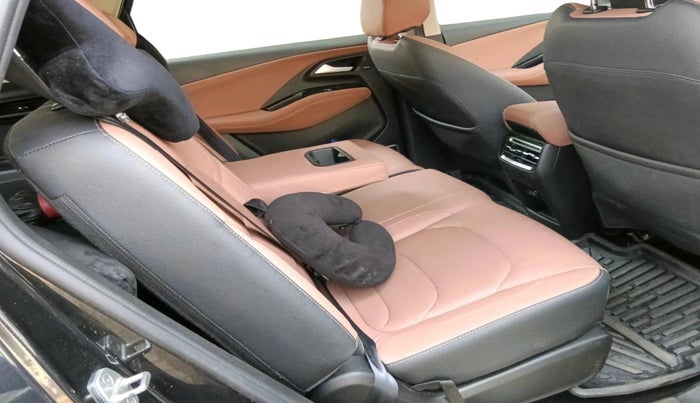 2024 MG HECTOR PLUS SHARP PRO 1.5 TURBO MT 7 STR, Petrol, Manual, 11,216 km, interior