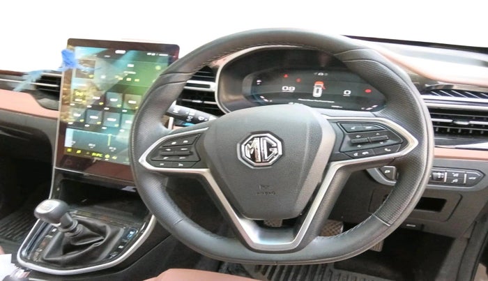 2024 MG HECTOR PLUS SHARP PRO 1.5 TURBO MT 7 STR, Petrol, Manual, 11,216 km, interior