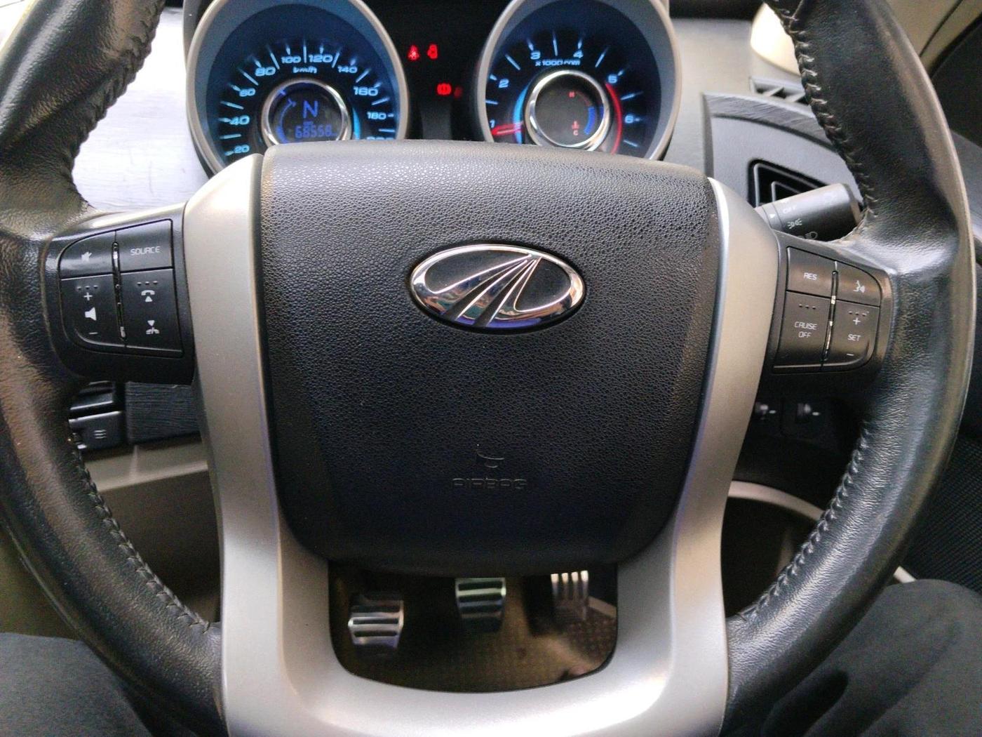2015 Mahindra XUV500 W10, Diesel, Manual, 68,558 km, interior