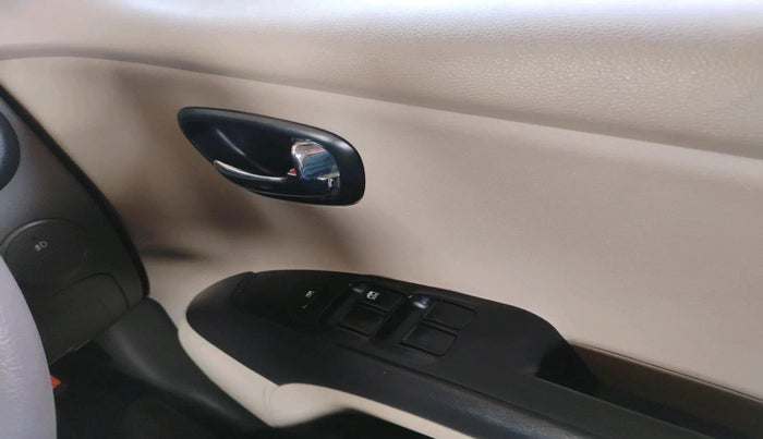 2015 Hyundai i10 SPORTZ 1.1, Petrol, Manual, 26,808 km, interior