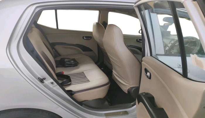 2015 Hyundai i10 SPORTZ 1.1, Petrol, Manual, 26,808 km, interior