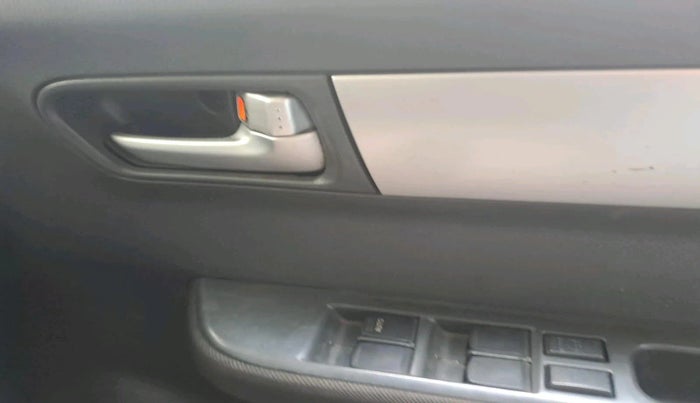 2010 Maruti Swift ZXI, Petrol, Manual, 1,20,986 km, interior